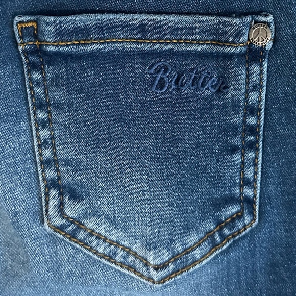 Girls Butter Super Soft Patch Distressed Denim Jeans size 10 - Picture 7 of 11